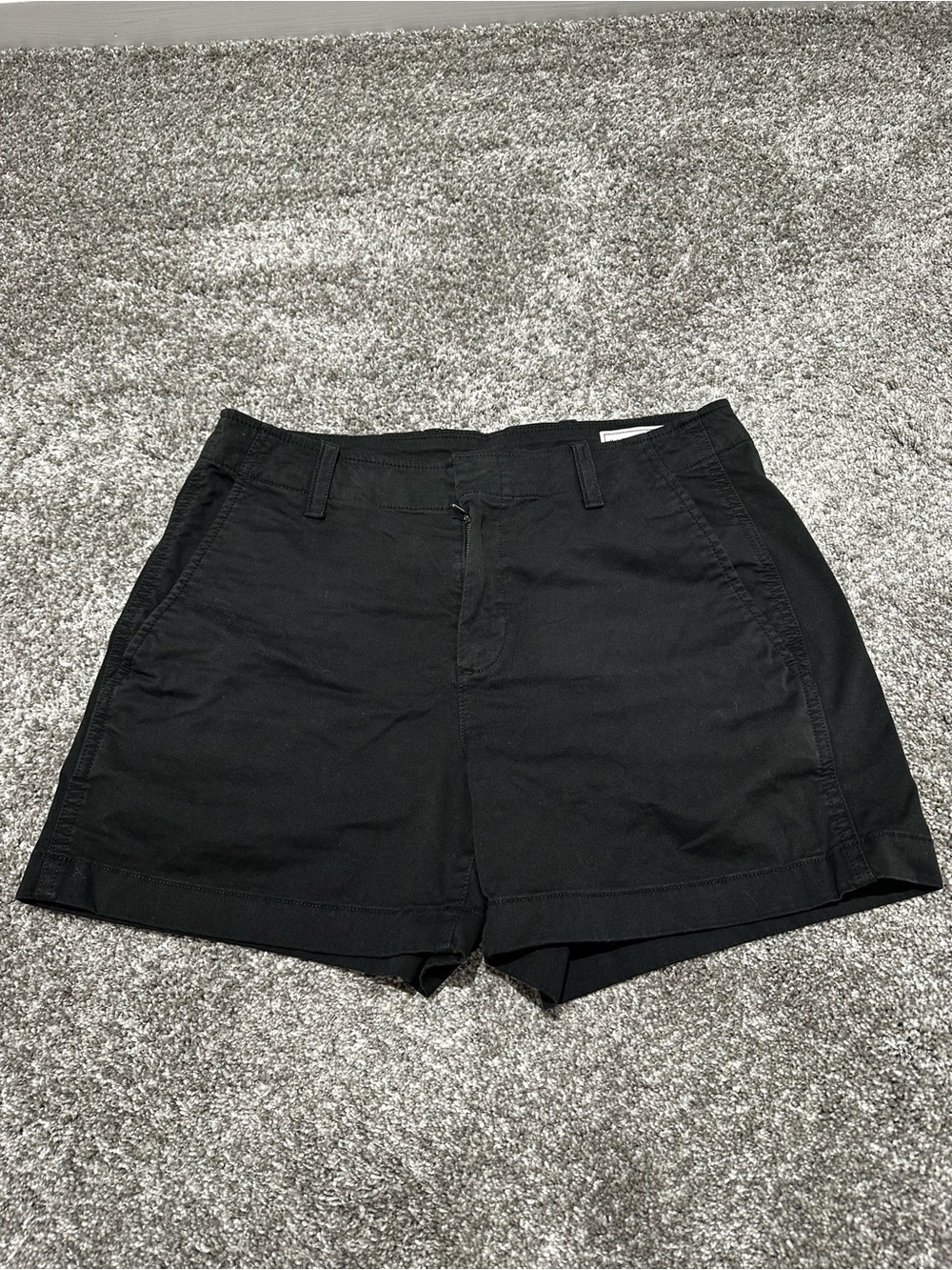 Gap 4” Downtown Khaki Shorts